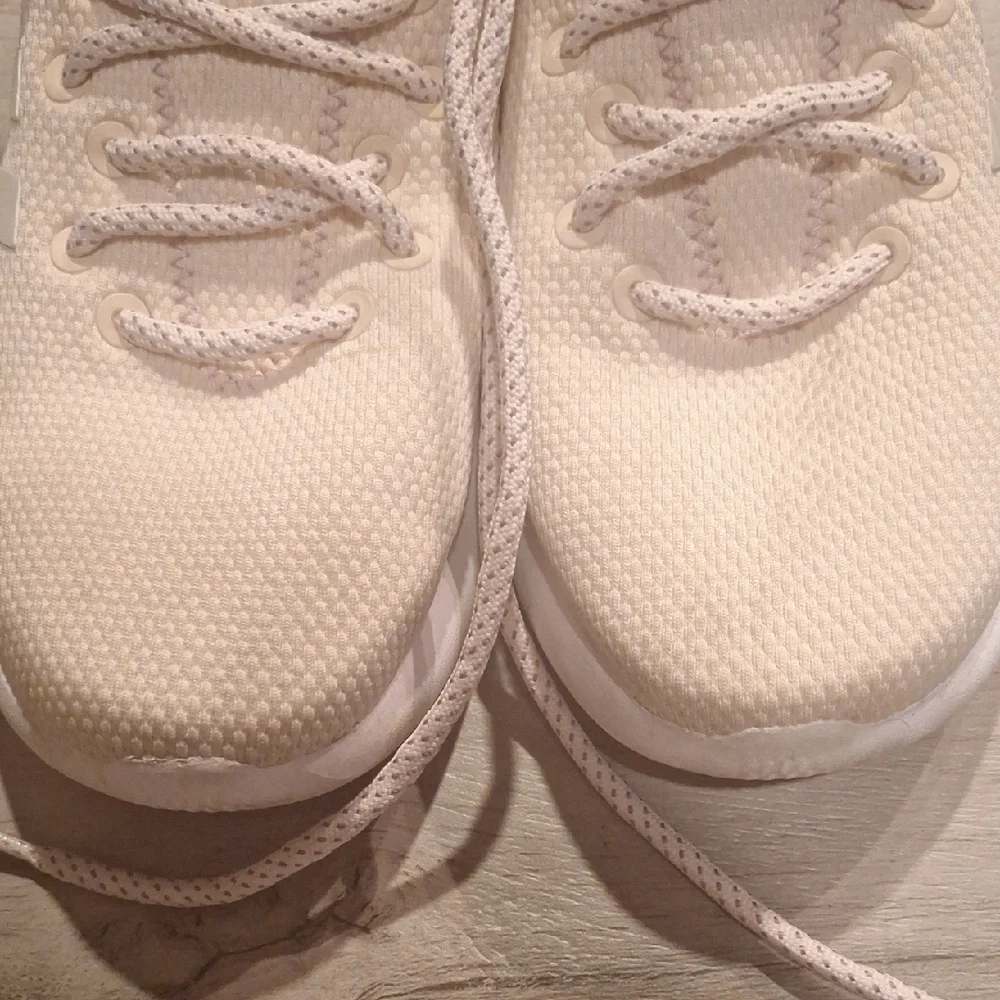 🐣 Light Pink Adidas Kids Sneakers🐬